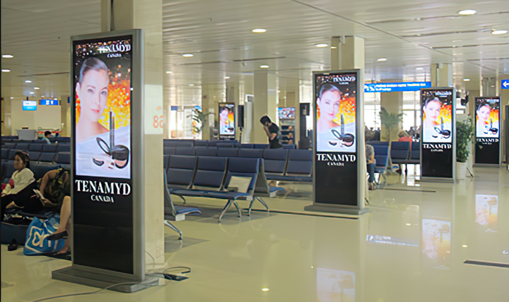 màn hình quảng cáo LCD chân đứng tại sân bay