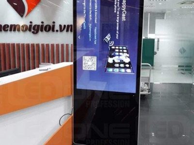 Màn hình quảng cáo LCD chân đứng 55 inch wifi SAMSUNG / LG - Zeus Việt Nam