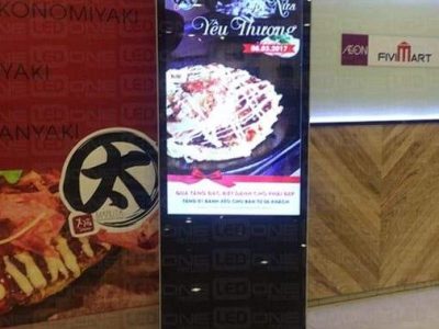 Màn hình quảng cáo LCD chân đứng 65 inch SAMSUNG / LG - Zeus Việt Nam