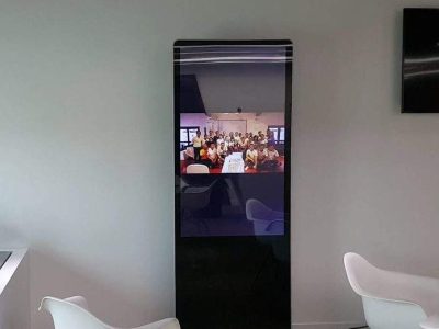 Cho thuê màn hình LCD Quảng Cáo 49 inch - Zeus Việt Nam